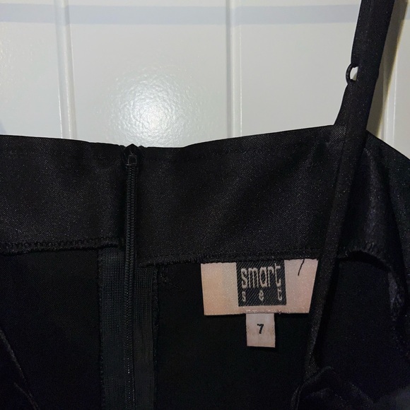 Vintage black embroidered gown - Picture 3 of 4